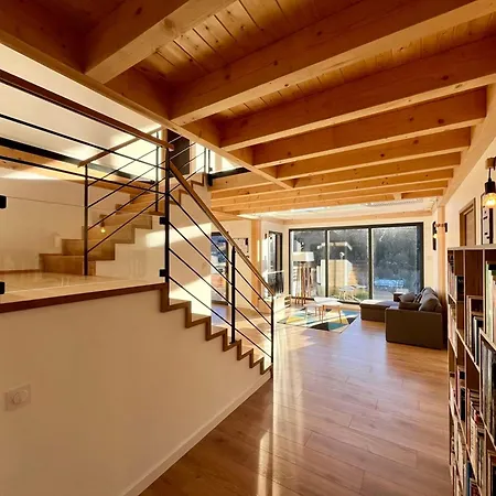 5 Pieces Avec Terrasse Et Garage Au Mont-dore - Fr-1-608-263 * Le Mont-Dore