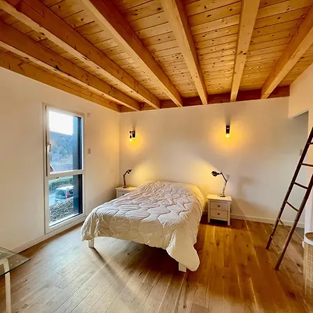 5 Pieces Avec Terrasse Et Garage Au Mont-dore - Fr-1-608-263 シャレー *
